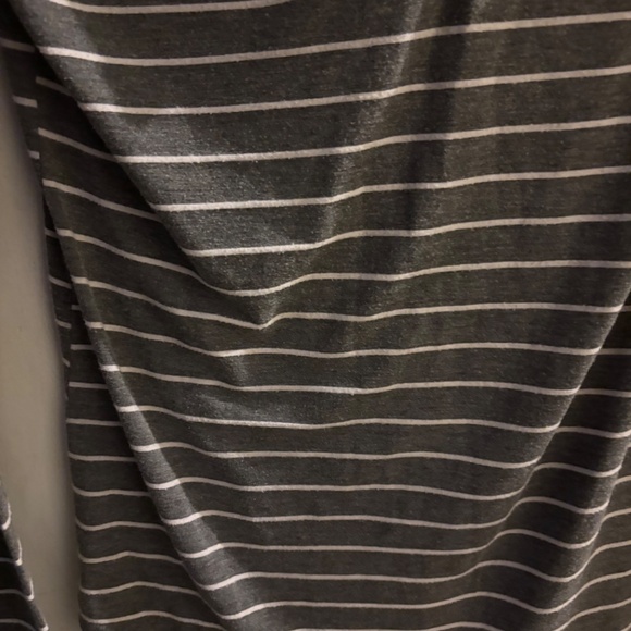 Gray and White Long Sleeved Top with Green Bow on Back - Picture 4 of 7